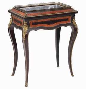 Tavolino fioriera con piano ribaltabile, XIX-XX secolo  - Asta Antiquariato Giugno - Associazione Nazionale - Case d'Asta italiane
