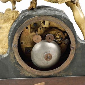 Orologio da appoggio in bronzo e metallo dorato e patinato. XIX secolo  - Asta Antiquariato Giugno - Associazione Nazionale - Case d'Asta italiane