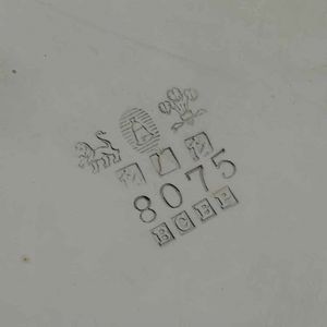 Coppia di ciotole in metallo argentato con grappoli duva, inizi XX secolo  - Asta Antiquariato Giugno - Associazione Nazionale - Case d'Asta italiane