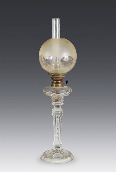 LAMPADA : Lume a petrolio in cristallo fine '800  - Asta Antiquariato, Argenti, Dipinti e Sculture - Associazione Nazionale - Case d'Asta italiane