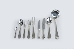SERVIZIO IN ARGENTO - Peso gr 3398 0 Composto da: - 12 cucchiaini - 1 mestolo - 12 forchette grandi - 1 forchetta grande - 12 forchette  [..]