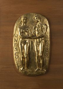 FRANCESCO MESSINA Linguaglossa (CT) 1900 - 1995 Milano - H. cm 34 5x21 bassorilievo in bronzo dorato Opera firmata in basso al centro  intitolata a sinistra e datata a  [..]