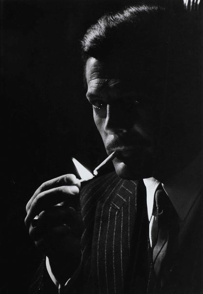 TAZIO SECCHIAROLI : Mastroianni con sigaretta  - Asta Arte Moderna e Contemporanea e Fotografia - Associazione Nazionale - Case d'Asta italiane