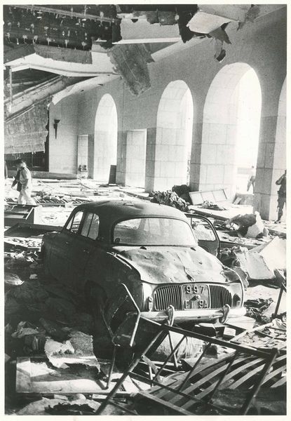 Marc Riboud : Scorching by Sabotage, 1962  - Asta Arte Moderna e Contemporanea e Fotografia - Associazione Nazionale - Case d'Asta italiane