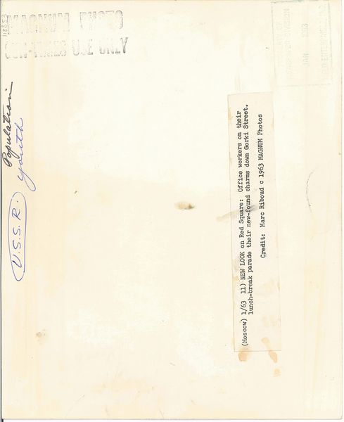 Marc Riboud : New Look on Red Square, 1963  - Asta Arte Moderna e Contemporanea e Fotografia - Associazione Nazionale - Case d'Asta italiane