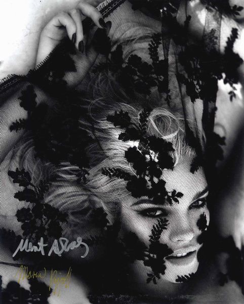 Mert Alas and Marcus Piggott : Woman in Black Veil  - Asta Arte Moderna e Contemporanea e Fotografia - Associazione Nazionale - Case d'Asta italiane