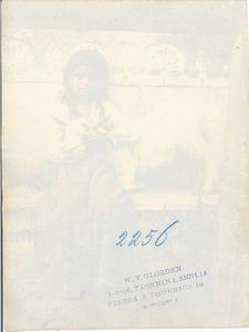 WILHELM VON GLOEDEN : Bimba seduta con capretta, 1900 ca  - Asta Arte Moderna e Contemporanea e Fotografia - Associazione Nazionale - Case d'Asta italiane