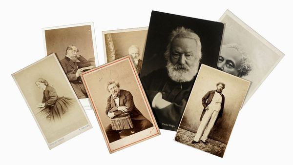 La raccolta contiene 5 albumine che raffigurano Dumas Alexandre (padre), Victor Hugo, Charles Dickens e George Sand.  - Asta Libri, autografi e manoscritti - Associazione Nazionale - Case d'Asta italiane