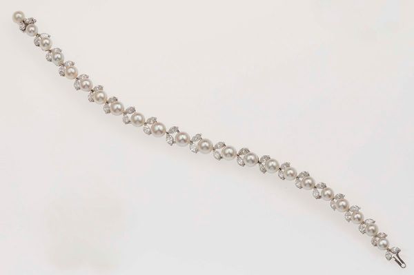 Illario. Bracciale con perle e diamanti taglio navette  - Asta Fine Jewels - Associazione Nazionale - Case d'Asta italiane