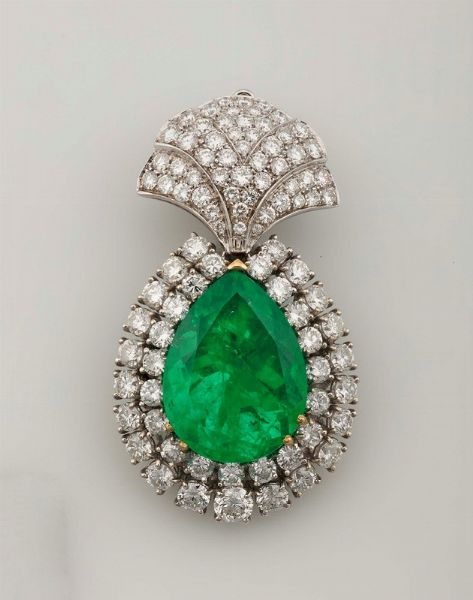 Pendente con smeraldo Colombia di ct 21,31 e diamanti taglio brillante  - Asta Fine Jewels - Associazione Nazionale - Case d'Asta italiane