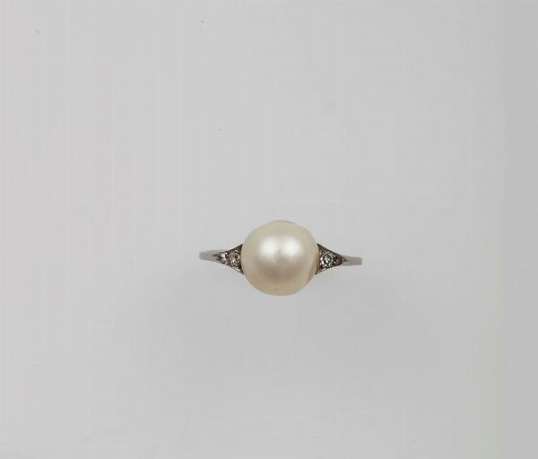 Anello con perla bianca, coltivata  - Asta Fine Jewels - Associazione Nazionale - Case d'Asta italiane