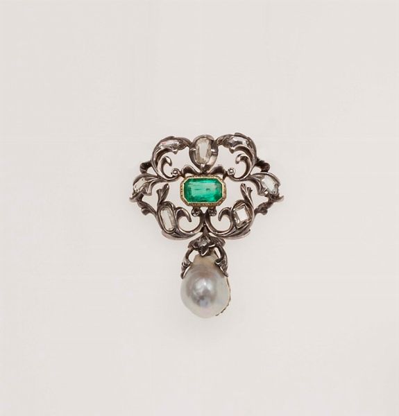 Pendente con smeraldo Colombia di ct 0,80 circa ed una perla naturale  - Asta Fine Jewels - Associazione Nazionale - Case d'Asta italiane