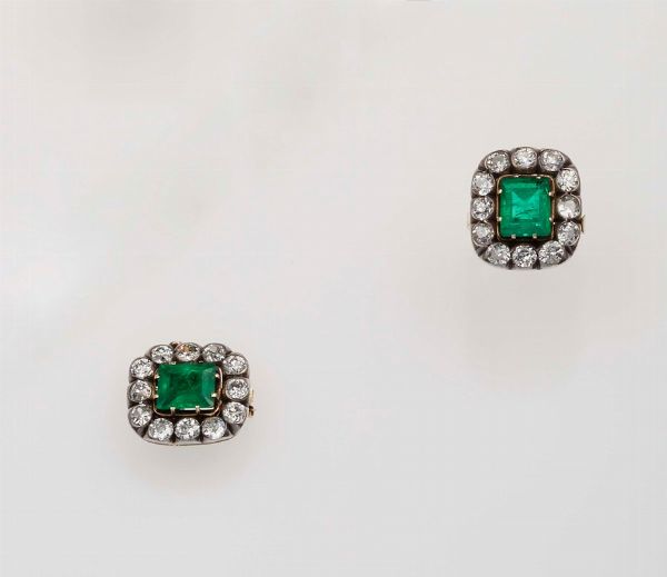 Anello e spilla con smeraldi Colombia di ct 4,23 e 3,74 circa, diamanti di vecchio taglio a contorno  - Asta Fine Jewels - Associazione Nazionale - Case d'Asta italiane