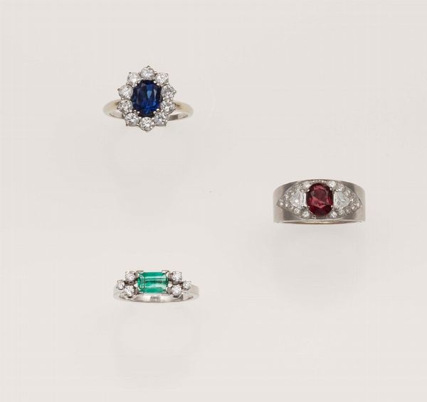 Lotto composto da tre anelli, smeraldo, rubino e zaffiro  - Asta Fine Jewels - Associazione Nazionale - Case d'Asta italiane