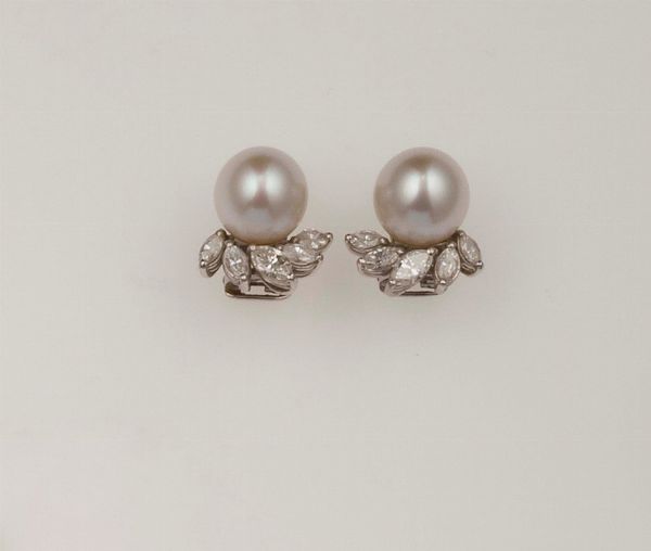 Orecchini con perle coltivate e diamanti taglio navetta  - Asta Fine Jewels - Associazione Nazionale - Case d'Asta italiane