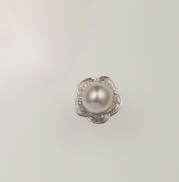Anello con perla Australia e piccoli diamanti  - Asta Fine Jewels - Associazione Nazionale - Case d'Asta italiane