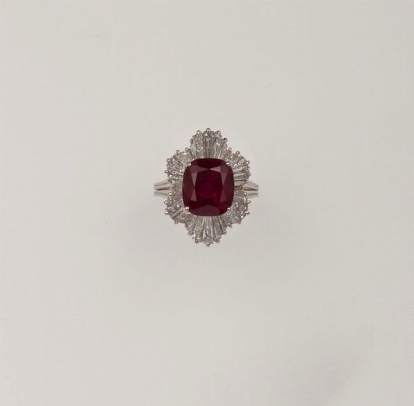 Anello con rubino Thailandia di ct 5,40 circa e diamanti taglio tepper  - Asta Fine Jewels - Associazione Nazionale - Case d'Asta italiane
