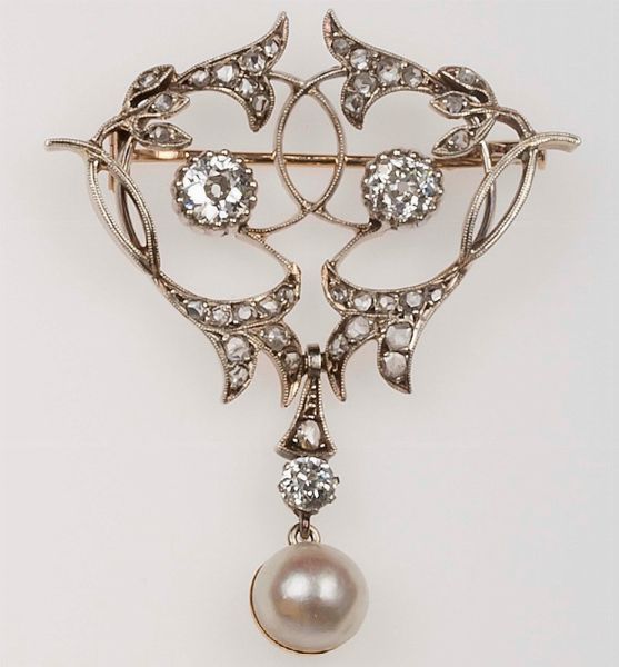 Spilla/pendente con diamanti di vecchio taglio e perla coltivata  - Asta Fine Jewels - Associazione Nazionale - Case d'Asta italiane