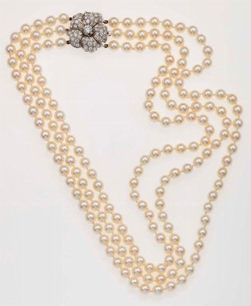 Collana a tre fili di perle coltivate  - Asta Fine Jewels - Associazione Nazionale - Case d'Asta italiane
