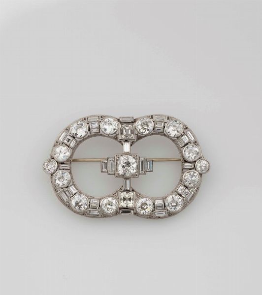 Spilla con diamanti di vecchio taglio rotondi e baguette  - Asta Fine Jewels - Associazione Nazionale - Case d'Asta italiane
