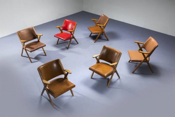 ANTONIO DAL VERA : Sei poltroncine con struttura in legno  sedute e schienali imbottiti rivestiti in skai. Anni '50 cm 75x53x60  - Asta Design - Associazione Nazionale - Case d'Asta italiane