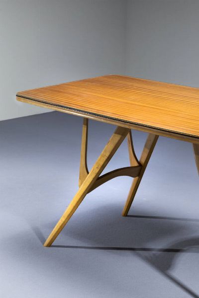 CAMPO & GRAFFI  nello stile di : Tavolo in legno di noce. Anni '60 80x162x73  - Asta Design - Associazione Nazionale - Case d'Asta italiane