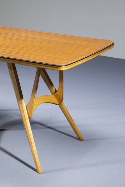 CAMPO & GRAFFI  nello stile di : Tavolo in legno di noce. Anni '60 80x162x73  - Asta Design - Associazione Nazionale - Case d'Asta italiane