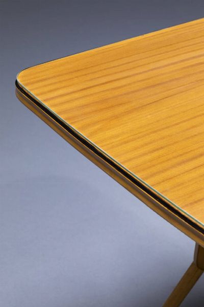 CAMPO & GRAFFI  nello stile di : Tavolo in legno di noce. Anni '60 80x162x73  - Asta Design - Associazione Nazionale - Case d'Asta italiane