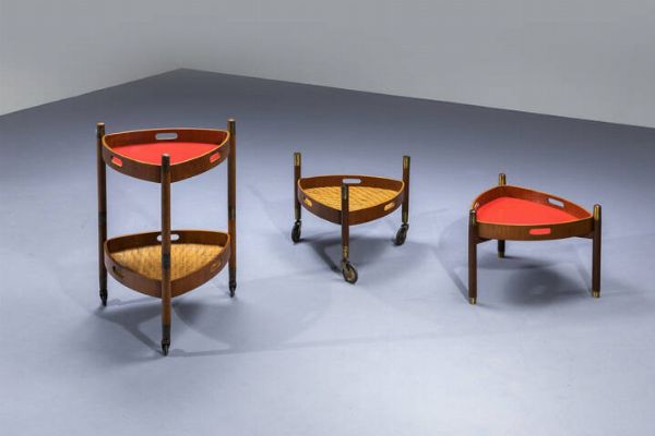 PRODUZIONE ITALIANA : Coppia di carrellini in legno  piano in legno laminato  e giunco. Anni '60 cm 69x49x49  - Asta Design - Associazione Nazionale - Case d'Asta italiane