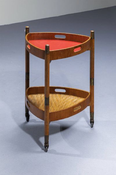 PRODUZIONE ITALIANA : Coppia di carrellini in legno  piano in legno laminato  e giunco. Anni '60 cm 69x49x49  - Asta Design - Associazione Nazionale - Case d'Asta italiane