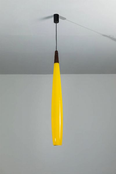 ALESSANDRO PIANON : Lampada a sospensione in vetro incamiciato. Prod. Vistosi anni '60 h cm 150  - Asta Design - Associazione Nazionale - Case d'Asta italiane