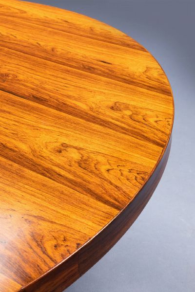 CARLO DE CARLI  nello stile di : Tavolo in legno lastronato. Anni '50 cm 76x130  - Asta Design - Associazione Nazionale - Case d'Asta italiane