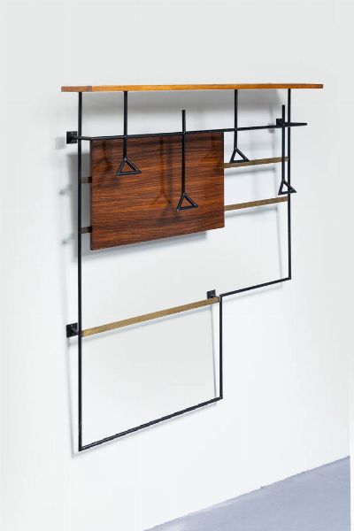 CAMPO & GRAFFI : Appendiabiti in metallo verniciato e compensato. Anni '60 cm 146x130x25  - Asta Design - Associazione Nazionale - Case d'Asta italiane
