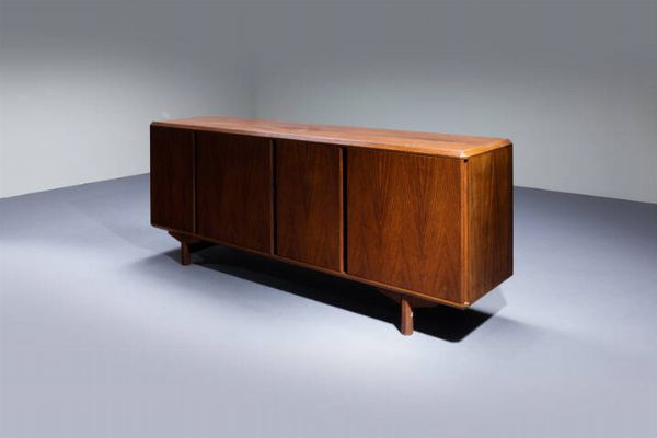 PRODUZIONE ITALIANA : Sideboard in legno  fronte a quattro ante. Anni '70 cm 85x211x49  - Asta Design - Associazione Nazionale - Case d'Asta italiane