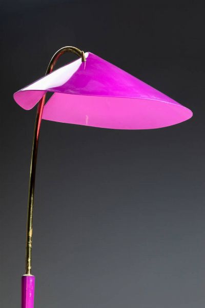 STILUX : Lampada da terra in ottone con paralume in perspex. Anni '50 h cm 152  - Asta Design - Associazione Nazionale - Case d'Asta italiane