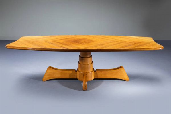 RENATO MADURINI : Tavolo in legni di varie essenze. Prod. Renato e Roberto Madurini Anni '70 cm 78x243x100  - Asta Design - Associazione Nazionale - Case d'Asta italiane