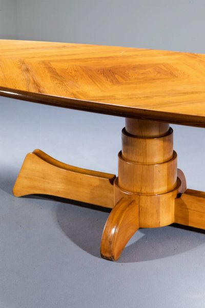 RENATO MADURINI : Tavolo in legni di varie essenze. Prod. Renato e Roberto Madurini Anni '70 cm 78x243x100  - Asta Design - Associazione Nazionale - Case d'Asta italiane