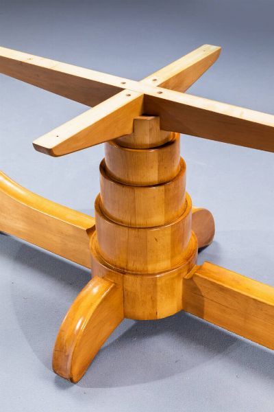 RENATO MADURINI : Tavolo in legni di varie essenze. Prod. Renato e Roberto Madurini Anni '70 cm 78x243x100  - Asta Design - Associazione Nazionale - Case d'Asta italiane