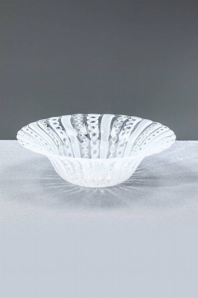 BAROVIER & TOSO : Centrotavola in vetro a filigrana e zanfirico. Marcato sotto la base Anni '60 cm 7x24 5  - Asta Design - Associazione Nazionale - Case d'Asta italiane