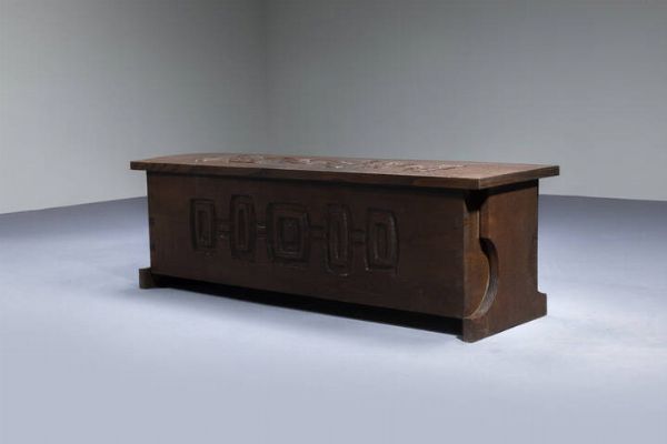 GIAN PAOLO ZALTRON : Cassapanca in legno di noce scuro intagliato. Anni '60 cm 45x90x41  - Asta Design - Associazione Nazionale - Case d'Asta italiane