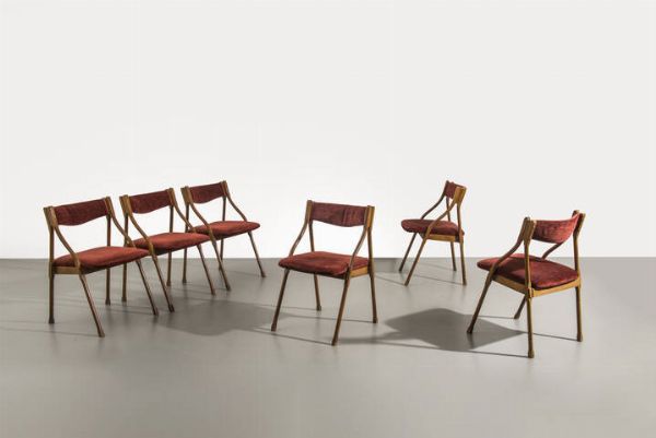 LA PERMANENTE MOBILI CANTU' : Sei sedie con struttura in legno di noce  sedili e schienali imbottiti rivestiti in velluto. Anni '50 cm 78x48x49  - Asta Design - Associazione Nazionale - Case d'Asta italiane