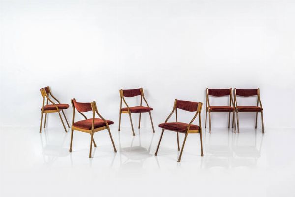 LA PERMANENTE MOBILI CANTU' : Sei sedie con struttura in legno di noce  sedili e schienali imbottiti rivestiti in velluto. Anni '50 cm 78x48x49  - Asta Design - Associazione Nazionale - Case d'Asta italiane
