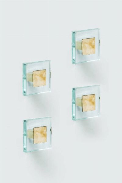 CRISTAL ART : Quattro appendiabiti con struttura in ottone e vetro di forte spessore. Anni '70 cm 10x10  - Asta Design - Associazione Nazionale - Case d'Asta italiane