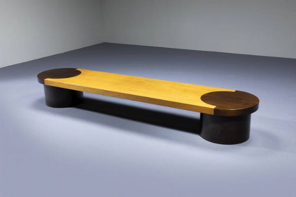 PRODUZIONE ITALIANA : Tavolino in legni di varie essenze. 1975 cm 30x225x50  - Asta Design - Associazione Nazionale - Case d'Asta italiane