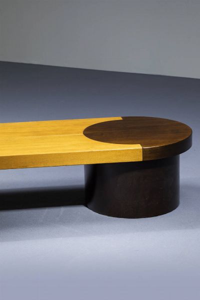 PRODUZIONE ITALIANA : Tavolino in legni di varie essenze. 1975 cm 30x225x50  - Asta Design - Associazione Nazionale - Case d'Asta italiane