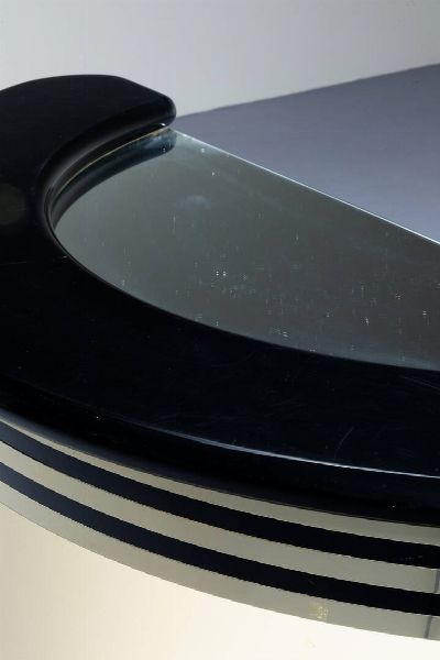 DONATI  GUZZINI : Mobile bar in legno laccato  piano in vetro specchiato. Prod. Stilglass anni '70 Etichetta del Produttore cm 95x131x57  - Asta Design - Associazione Nazionale - Case d'Asta italiane