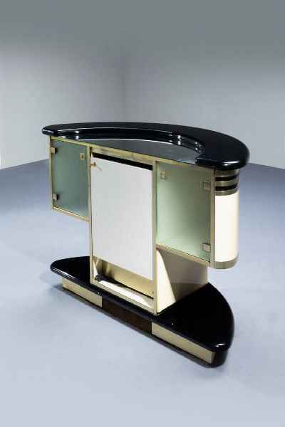 DONATI  GUZZINI : Mobile bar in legno laccato  piano in vetro specchiato. Prod. Stilglass anni '70 Etichetta del Produttore cm 95x131x57  - Asta Design - Associazione Nazionale - Case d'Asta italiane