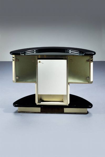 DONATI  GUZZINI : Mobile bar in legno laccato  piano in vetro specchiato. Prod. Stilglass anni '70 Etichetta del Produttore cm 95x131x57  - Asta Design - Associazione Nazionale - Case d'Asta italiane