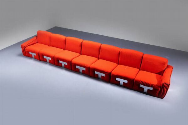MARIO SABOT : Divano modulare con imbottitura rivestita in tessuto. Anni '70 ogni modulo cm 72x60x80  - Asta Design - Associazione Nazionale - Case d'Asta italiane