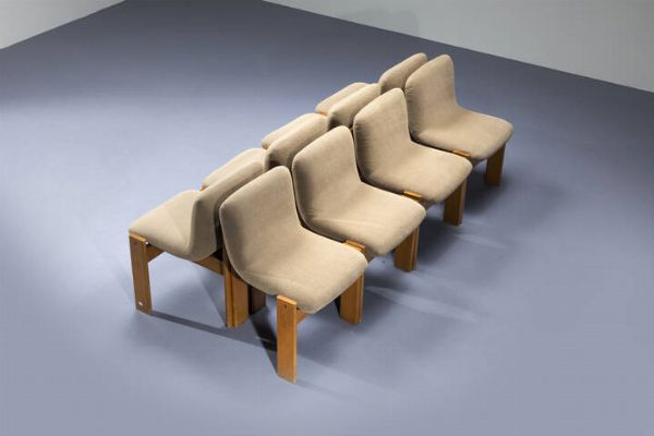 PRODUZIONE ITALIANA : Otto sedie con struttura in legno chiaro  seduta imbottita rivestita in tessuto. Anni '70 cm 75x52x51  - Asta Design - Associazione Nazionale - Case d'Asta italiane